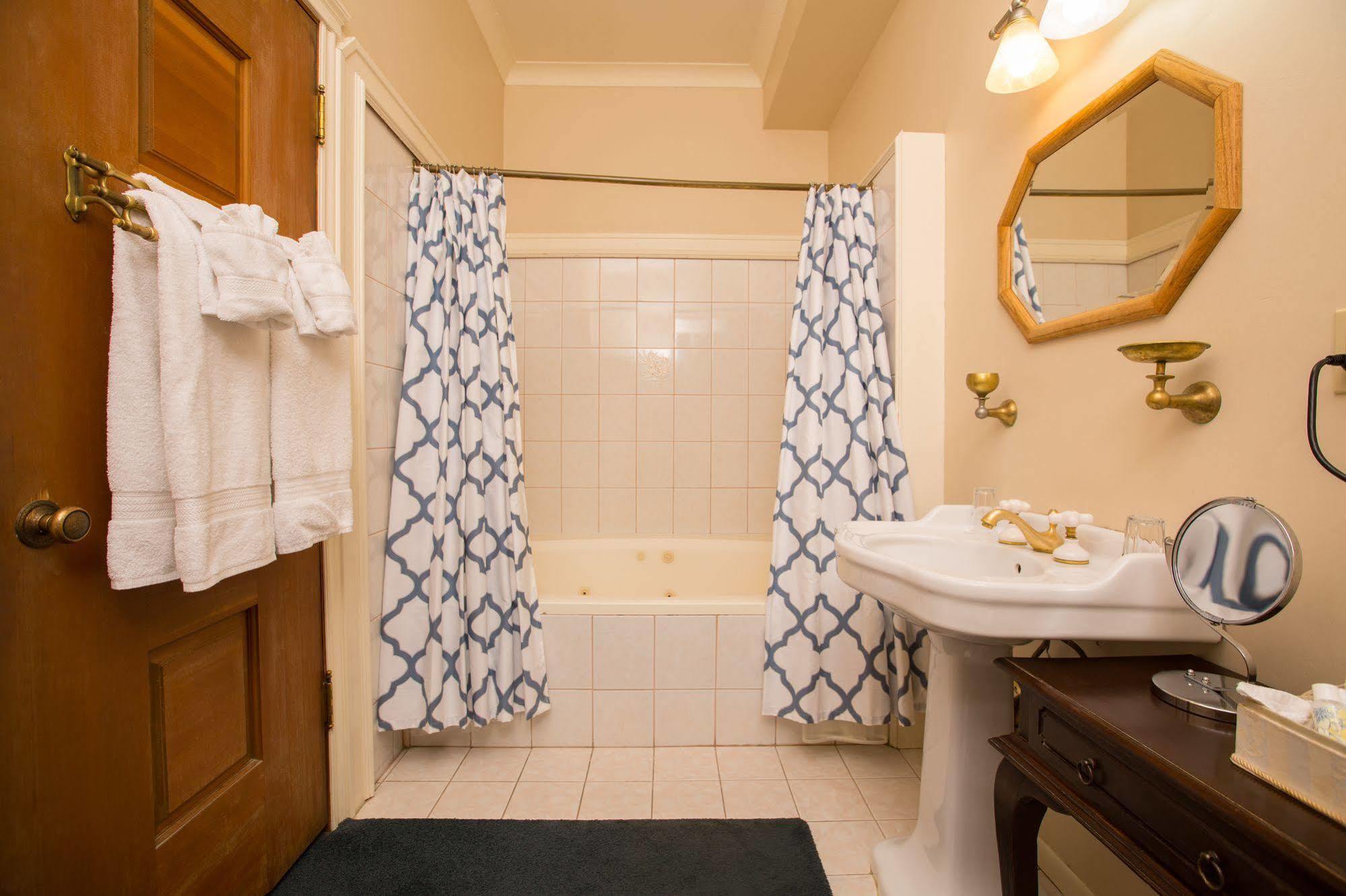The Victoria Inn Murphys Extérieur photo